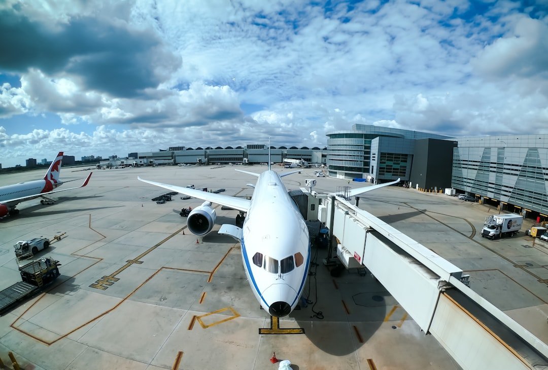 Miami : au moins cinq morts après la sortie de piste d’un avion-cargo exploité pour Amazon