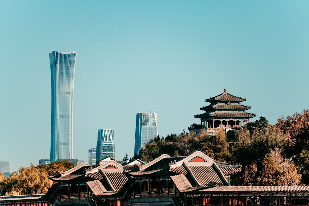 À Pékin, la Chine appelle à freiner le retour du militarisme et des rivalités historiques