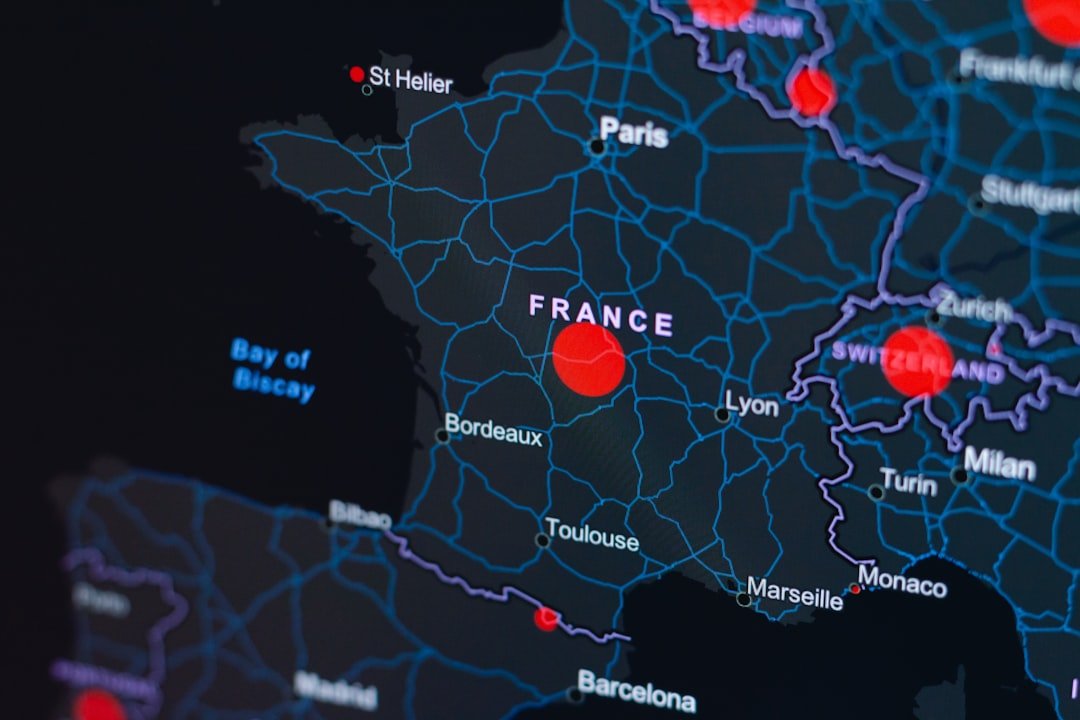 France : Emmanuel Macron ordonne un plan contre l’intensification des menaces hybrides russes