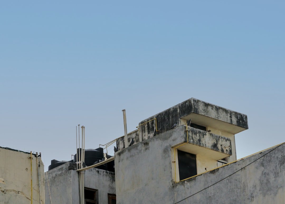 Immeuble urbain en Inde, illustration de l'effondrement à New Delhi