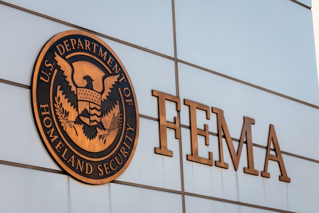 États-Unis : un juge bloque la réduction massive des effectifs de la FEMA