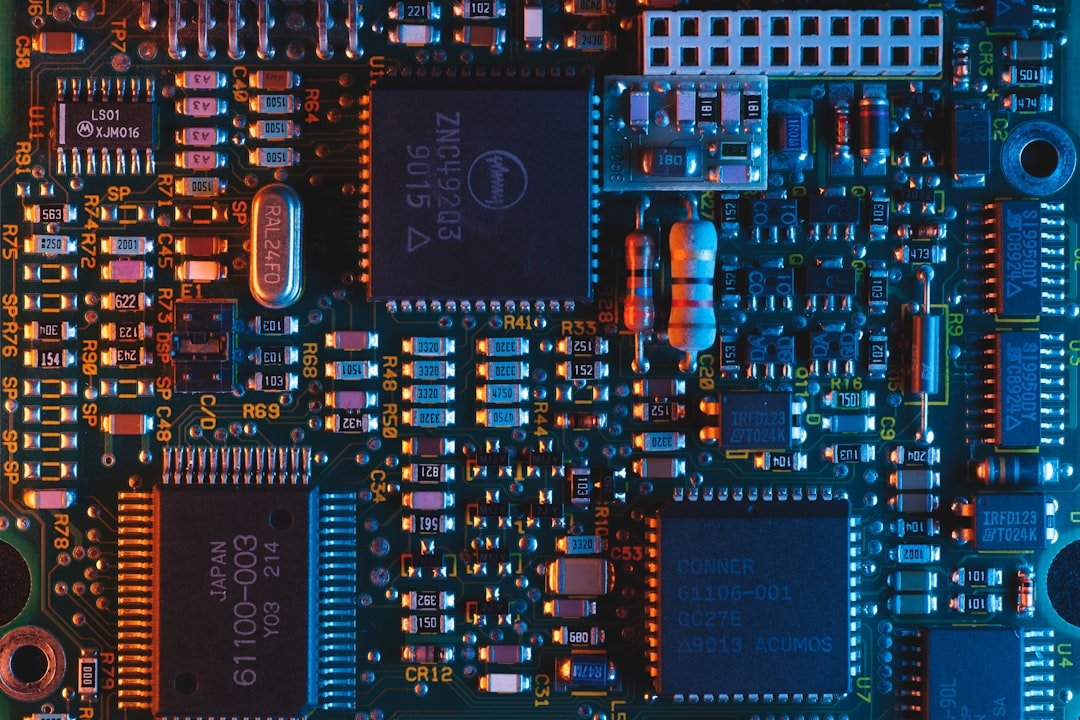 Gros plan sur une puce et un circuit électronique