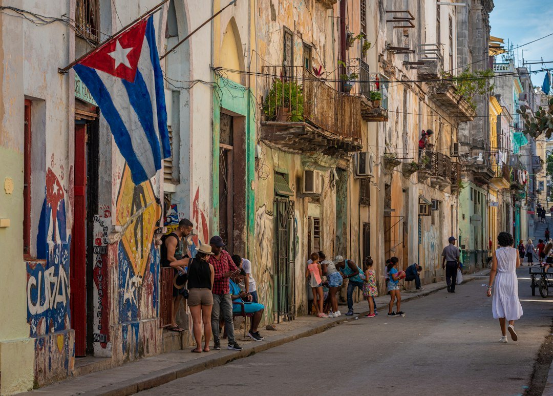 Rue de La Havane à Cuba illustrant les relations avec les États-Unis