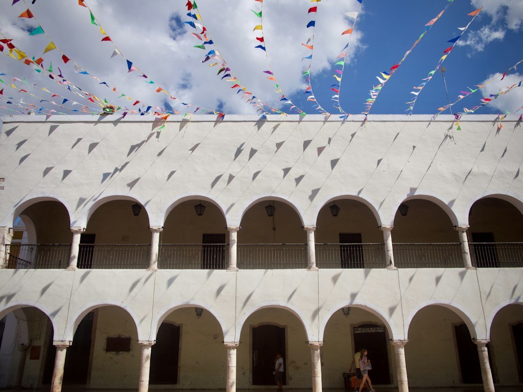Bâtiment scolaire au Mexique illustrant l’attaque survenue à Torreón