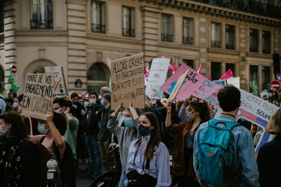 Manifestation de jeunes en France illustrant la mobilisation lycéenne